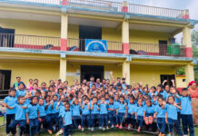 वार्षिकोत्सवको अवसरमा विद्यार्थीलाई पोशाक वितरण