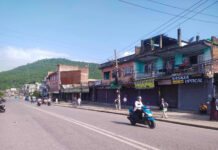 व्यवसाय बन्द गरेर व्यवसायीले नगरप्रमुखलाई बुझाए साँचो
