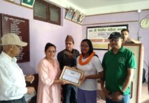 चिठी लेखनमा उत्कृष्ट हुने विद्यार्थीलाई पुरस्कार वितरण