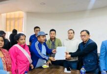 सन्तान गुमाएका अभिभावकले एन्फालाई ज्ञापनपत्र बुझायो