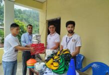 कैलाशका पाँच विद्यालयलाई खेल सामग्री हस्तान्तरण