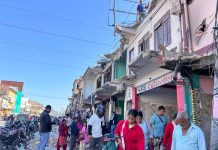 सडक विस्तारपछिको हेटौंडा : भग्नावशेष हटाउँदै स्थानीय, सवारी संचालनमा कडाइ (तस्वीरहरु)