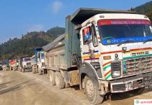 अबैध रुपमा नदिजन्य पदार्थ उत्खन्न तथा ओभर लोड सवारी साधन प्रहरी नियन्त्रणमा
