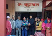 वृद्धाश्रमलाई न्यानो कपडा सहयोग
