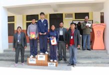 मासिक परीक्षामा उत्कृष्ट विद्यार्थीलाई पनि पुरस्कार