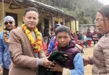 चित्लाङका विद्यार्थीलाई न्यानो कपडा सहयोग