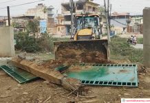 हेटौँडामा कृषि वन विज्ञानले बनाएको गेट त्रिवि वन विज्ञानले भत्कायो